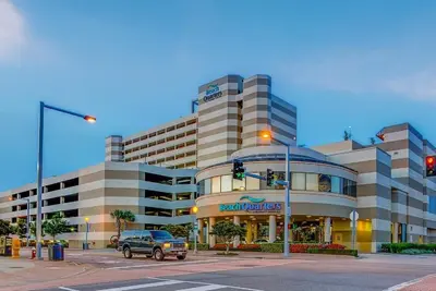 Image de Beach Quarters - Unités Oceanfront 1br / 1ba directement sur le Virginia Beach Boardwalk