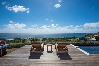 Image de Vues imprenables, grande piscine privée, Ac, Wifi gratuit, Barre de petit déjeuner, Cuisine gastronomique