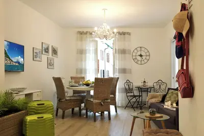 Image de Nouvel appartement de trois pièces près du lac et dans le centre de Salò