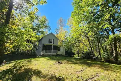 Image de Cabane isolée nichée dans les bois