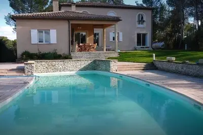 Image de Villa Avec Jardin Et Piscine Clos