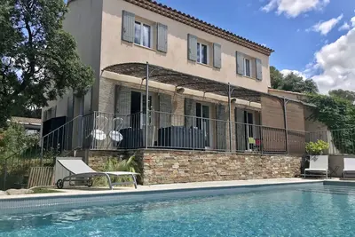 Image de Bastide provençale & piscine, proche Ste-Victoire