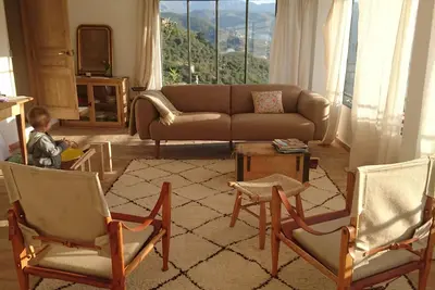 Image de Montagnes et mer - rustique, maison en pierre moderne avec vue panoramique