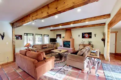 Image de Maison privée près de la maison de golf. Grande cour arrière