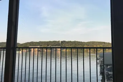 Image de Condo familial au bord du lac avec une vue magnifique