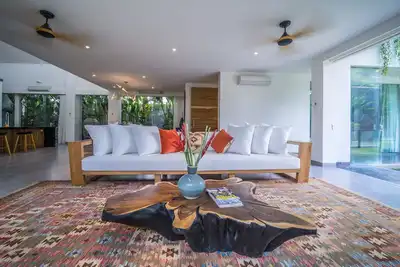 Image de Villa de luxe neuve de 6 chambres, près de la plage, Canggu