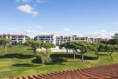 Image de Appartement moderne avec 2 chambres et 2 salles de bains dans un condominium privé