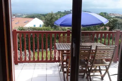 Image de T3 à 800 m des plages, terrasse et vue montagne 4/5 personnes, spa