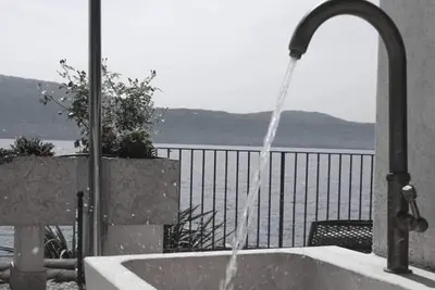 Image de Villa exclusive avec accès direct et ponton au lac, et grande terrasse mi