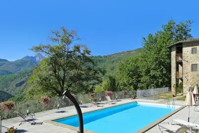 Image de Ferme rustique, piscine privée, 5 chambres, à pied du restaurant, vue imprenable!