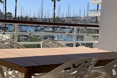 Image de Luxueux appartement au bord de l'eau au coeur de la marina