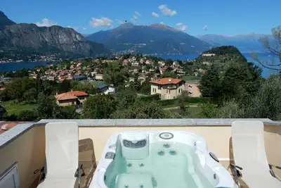 Image de appartement avec jacuzzi privé, jardin privé, trois terrasses, belle vue