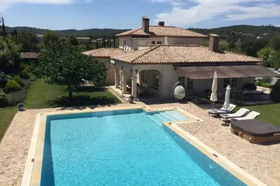 Image de Villa du Bonheur 6 ch piscine jacuzzi et climatisation