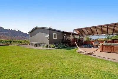 Image de Travail retraite vignoble w \/ bain à remous privé, foyer et vues!
