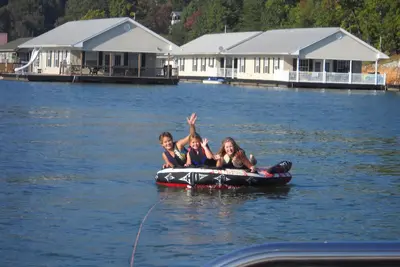 Image de Profitez de vacances flottantes sur le lac Norris