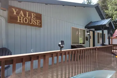 Image de 13 lits + Cœur de Cougar. Très bien situé / Hébergement pour grande famille / Grou