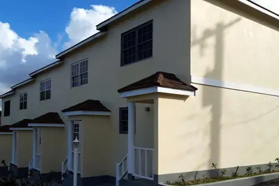 Image de MonteVista, 2br 2. 5bt Maison de ville à Mandeville