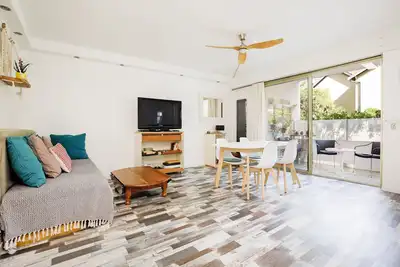 Image de Grand Studio neuf face port et plage avec parking privé