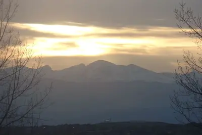 Image de Belle maison neuve avec vue sur la montagne