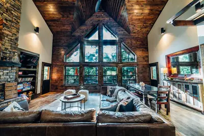 Image de Summerset Lodge 5 ch, 6 salles de bain sur 5 acres