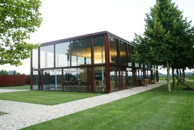 Image de Maison de luxe avec des équipements extraordinaires niché dans un cadre rural idyllique