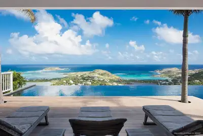 Image de Piscine à débordement, petit déjeuner continental tous les jours, climatisation, Wifi gratuit, gym et équipement de gymnastique