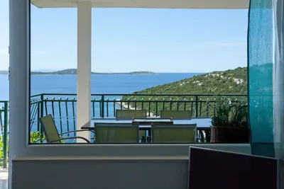 Appartement de trois chambres avec la terrasse et la vue sur le mer Baie Ljubljeva, Trogir (A-17122-b)