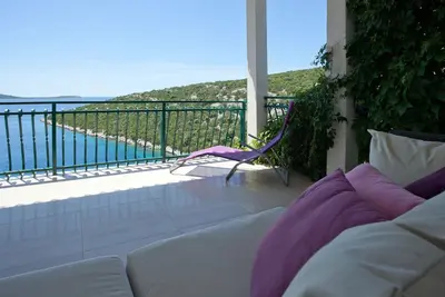 Image de Appartement de deux chambres avec la terrasse et la vue sur le mer Baie Ljubljeva, Trogir (A-17122-c)