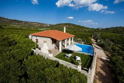 Aigli Villa - Villa privée pour 4 personnes avec piscine à 5 minutes de Nauplie