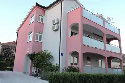 Image de Appartement de deux chambres avec le balcon et la vue sur le mer Trogir (A-16898-a)