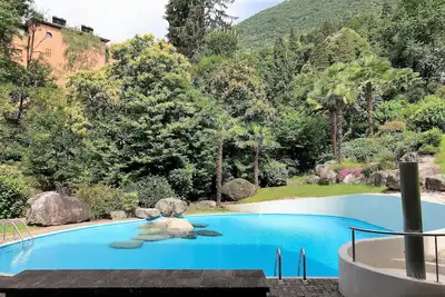 Image de Bel appartement de 4. 5 pièces avec salon de jardin et piscine extérieure