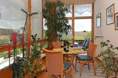 Image de Appartement avec balcon | 56m² grand, confortable appartement non fumeur au 1er étage