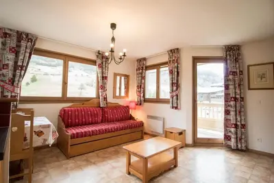 Image de À 10m des pistes de ski, 1er étage, balcon, parking, télévision, casier à ski, 41m², Val Cenis