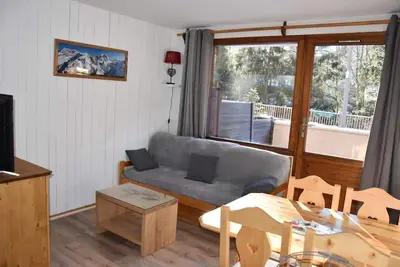 Image de À 200m des pistes de ski, Rez-de-chaussée, terrasse, télévision, casier à ski, 29m²