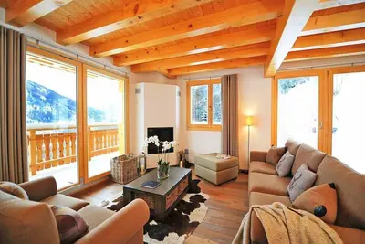 Image de Chalet, 350m des commerces, balcon, cheminée ou poêle à bois, parking, télévision, 150m², Thyon