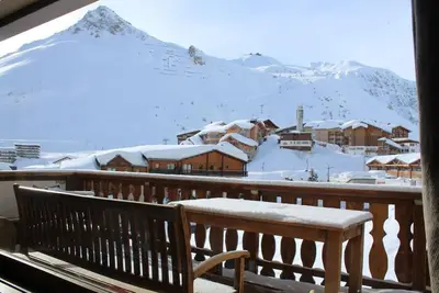Image de À 200m des pistes de ski, vue montagne, terrasse, télévision, casier à ski, 70m², Tignes