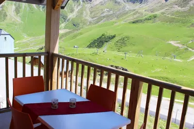 Image de 200m des commerces, vue pistes de ski/montagne, piscine, terrasse, parking, télévision, casier à ski