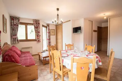 Image de À 10m des pistes de ski, 1er étage, balcon, parking, télévision, casier à ski, 42m², Val Cenis