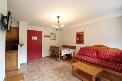 Image de À 10m des pistes de ski, 3ème étage, balcon, parking, télévision, casier à ski, 40m², Val Cenis