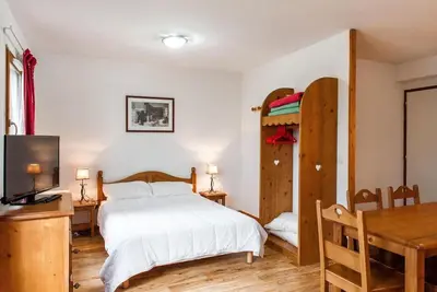 Image de Remise en forme, piscine, terrasse, parking, télévision, casier à ski, 30m², Super Besse