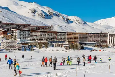 Image de À 40m des pistes de ski, 1er étage, terrasse, télévision, casier à ski, 56m², Tignes