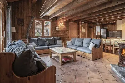 2ème étage, remise en forme, sauna, balcon, cheminée ou poêle à bois, parking, télévision