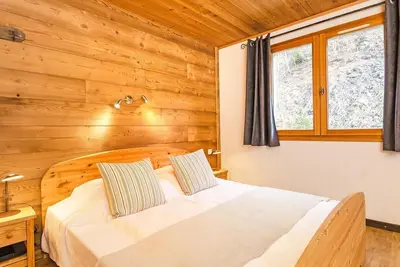Image de Chalet, remise en forme, sauna, jacuzzi, terrasse, balcon, cheminée ou poêle à bois, parking