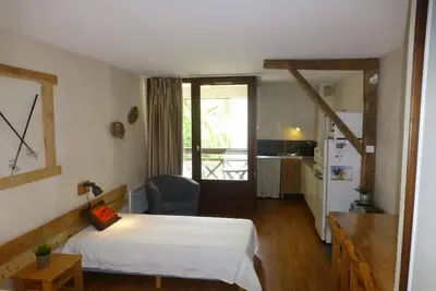 Image de 2ème étage, balcon, parking, télévision, casier à ski, 28m², Brides Les Bains