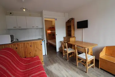 Image de À 40m des pistes de ski, 2ème étage, vue montagne, balcon, télévision, casier à ski, 21m², Tignes
