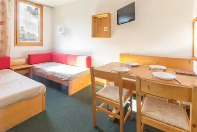 Image de À 50m des pistes de ski, 2ème étage, balcon, télévision, casier à ski, 27m², Montchavin La Plagne