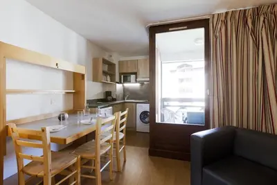 Image de 2ème étage, balcon, télévision, casier à ski, 28m², Brides Les Bains