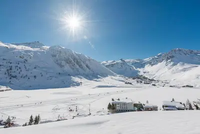 Image de À 200m des pistes de ski, 5ème étage, vue lac, balcon, télévision, casier à ski, 64m², Tignes