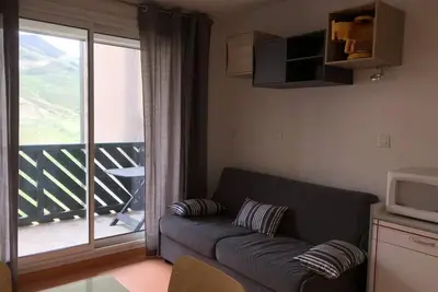 Image de 100m du centre station, 3ème étage, balcon, télévision, casier à ski, 23m², Peyragudes