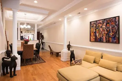 Image de Bloomingdale Beauty dans Nw Dc 9 pâtés de maisons de la gare Union, près de Red Line / Noma